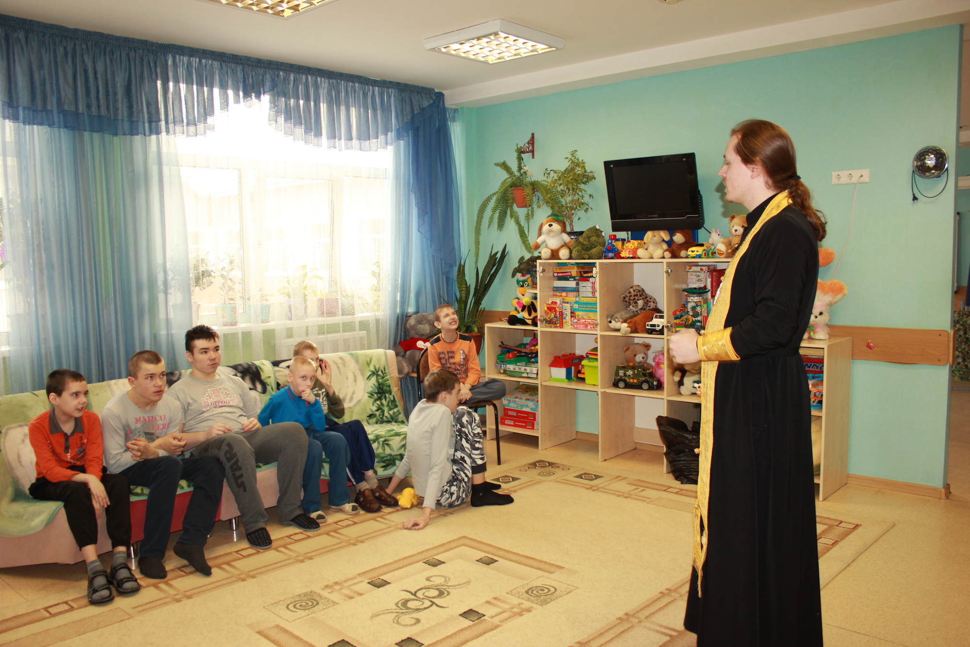 Причастие воспитанников Коломенского дома-интерната для умственно-отсталых детей-сирот